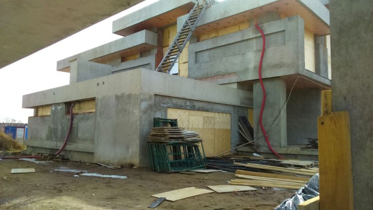 Процесс строительства больших коттеджей в Москве